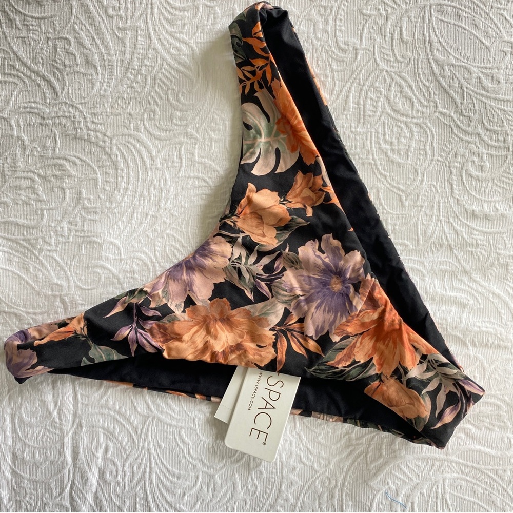 L*SPACE Camellia Bikini bottom - Picture 11 of 11